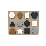 Fluisterspeelgoed siliconen puzzelmat met 12 diverse figuren voor rustige speeltijd.