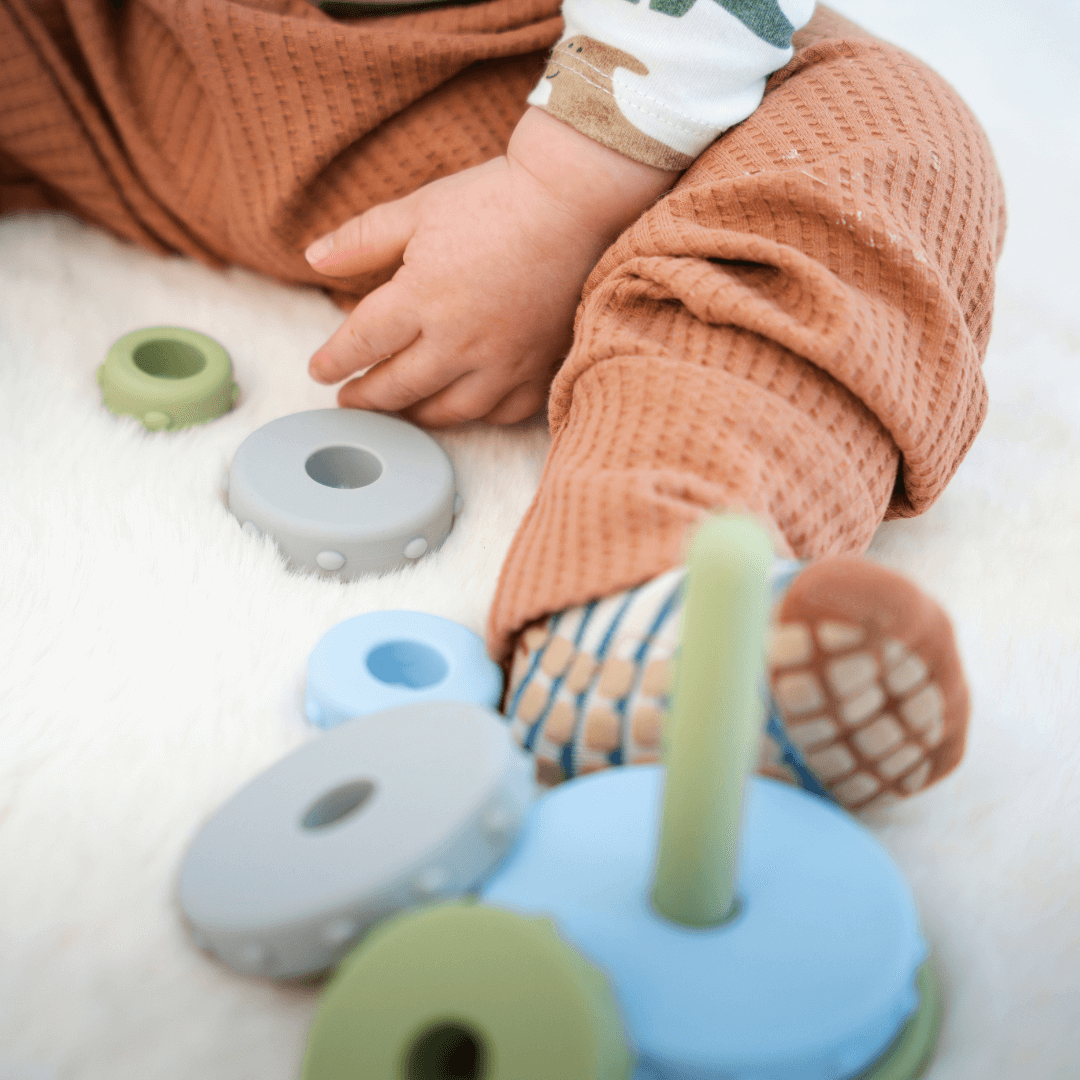 Bombala stapelringen, groen, in actie, detail