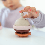 Qormi speelset ufo in actie met kindje. 